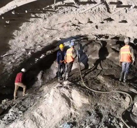 南雄拱顶带模注浆料的施工流程及注意事项